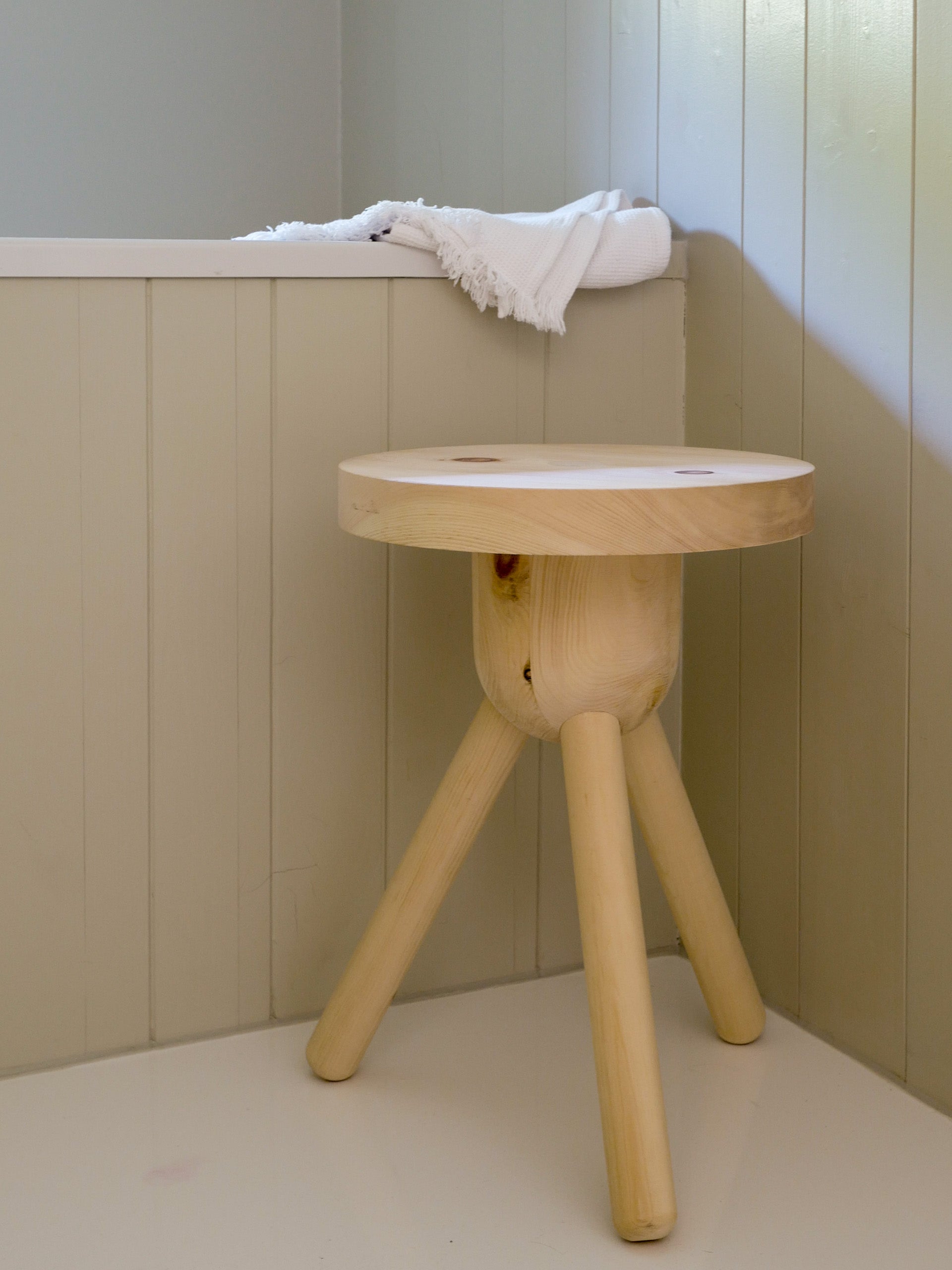 Arven­holz Hocker «Fly me to the Moon»